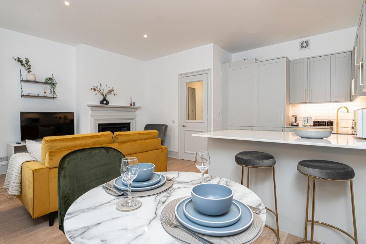 Stylish 1 Bed Flats In Soho, Next To Piccadilly Circus And Trafalgar Square Лондон Экстерьер фото