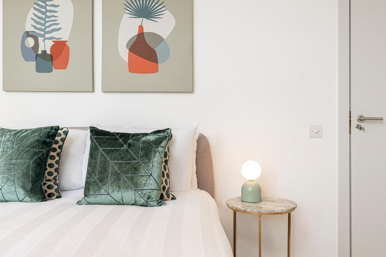 Stylish 1 Bed Flats In Soho, Next To Piccadilly Circus And Trafalgar Square Лондон Экстерьер фото