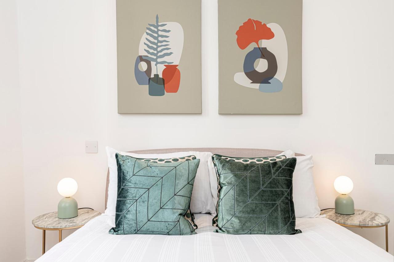 Stylish 1 Bed Flats In Soho, Next To Piccadilly Circus And Trafalgar Square Лондон Экстерьер фото