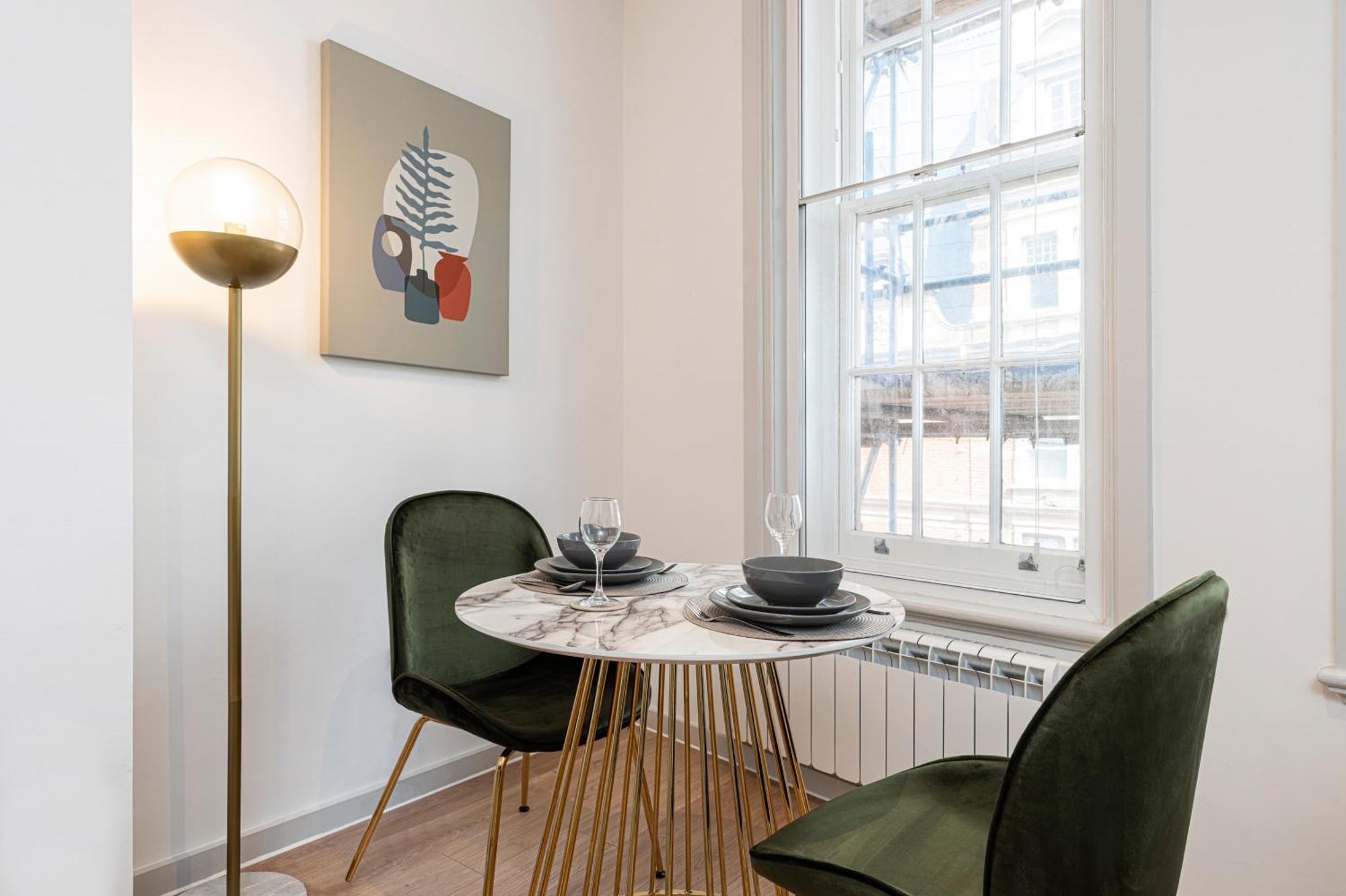 Stylish 1 Bed Flats In Soho, Next To Piccadilly Circus And Trafalgar Square Лондон Экстерьер фото
