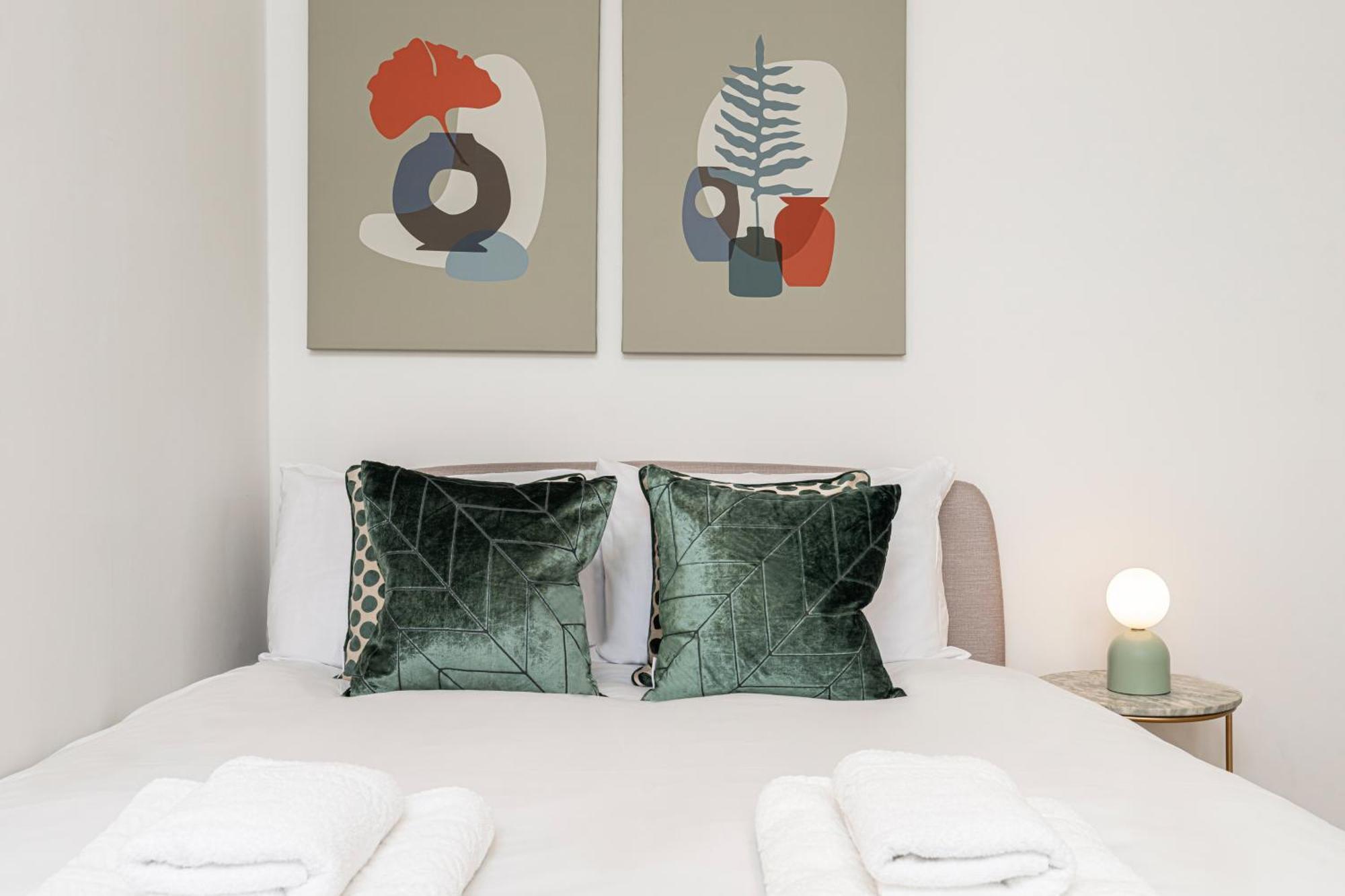 Stylish 1 Bed Flats In Soho, Next To Piccadilly Circus And Trafalgar Square Лондон Экстерьер фото